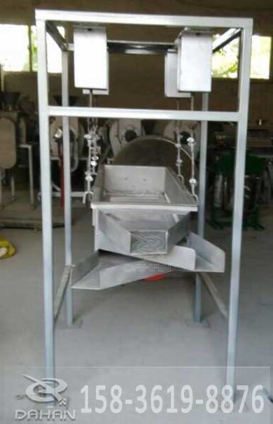 DZGF-412吊掛式直線(xiàn)振動(dòng)篩分機(jī)