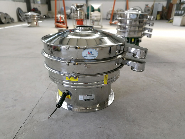 全不銹鋼振動篩整機采用不銹鋼拋光而成，干凈衛(wèi)生，可避免原料被污染